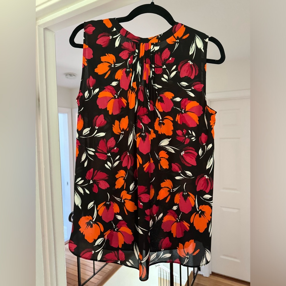 NYDJ Pleat Back Sleeveless Split Neck Blouse / Size Small